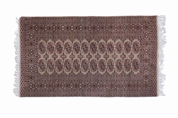 A Bukara rug  (Pakistan, 20th century)  - Auction Online Christmas Auction - Colasanti Casa d'Aste