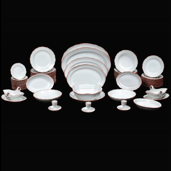 A Meissen porcelain service (68)