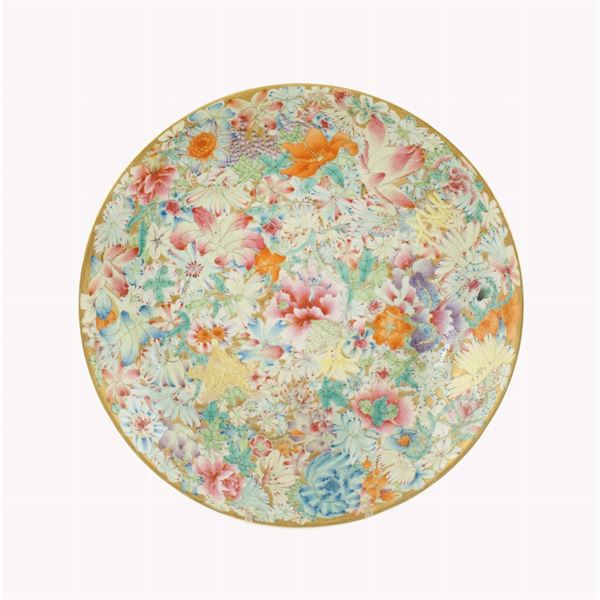 A Chinese "Mille Fleur" porcelain plate