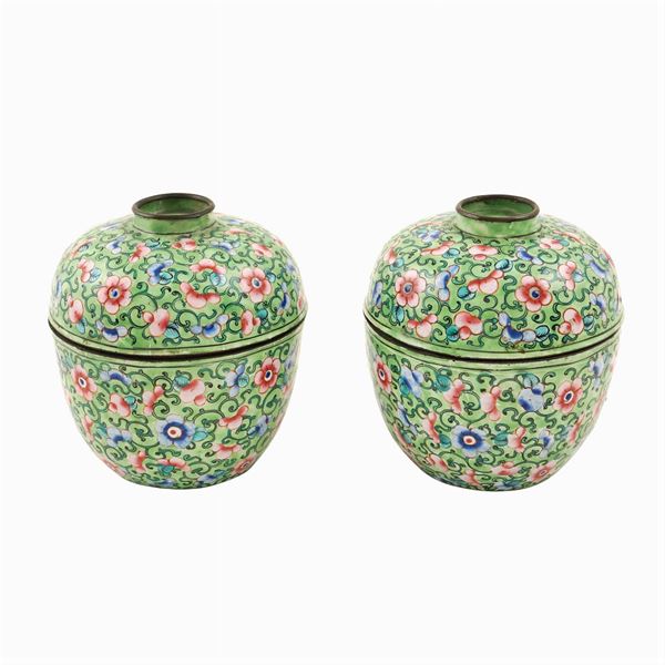 Coppia di bowls con coperchio in metallo dipinto  (Cina, inizio XX Sec.)  - Asta FINE ART DA VILLA ASTOR  - Colasanti Casa d'Aste