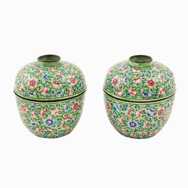 A pair of Chinese bowls with metal lid painted on copper
