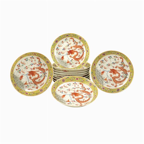 A set of Chinese porcelain plates (12)