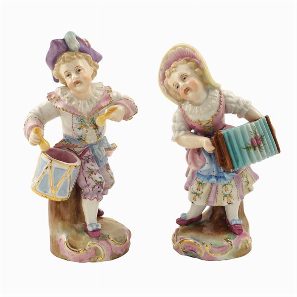 A pair of porcelain figures