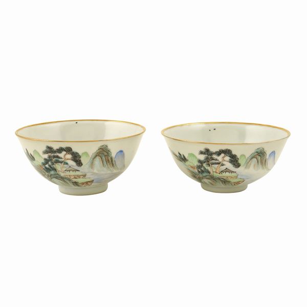 A pair of Chinese porcelain bowls