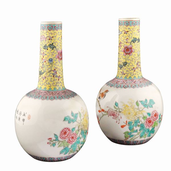 Coppia di vasi in porcellana  (Cina, XX Sec.)  - Asta ASTA A TEMPO  - Colasanti Casa d'Aste