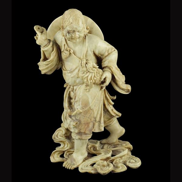 A Chinese soapstone figure  (19/20th century)  - Auction Online Christmas Auction - Colasanti Casa d'Aste