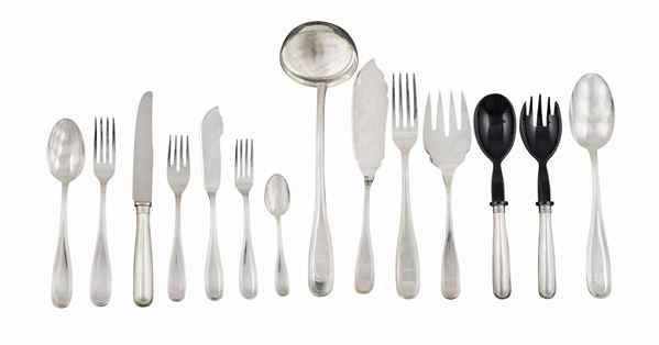 Servizio di 103 posate in argento 800 stile inglese