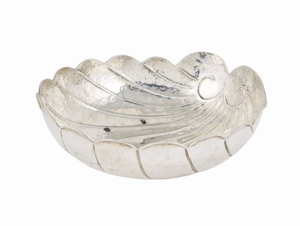 An 800 silver bowl  (Florentine manufacture, 20th century)  - Auction Auction 34 - Colasanti Casa d'Aste