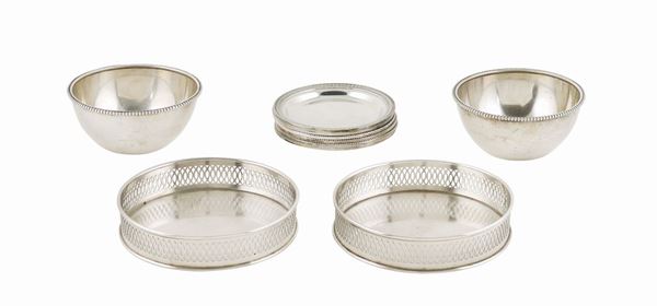 Dieci oggetti in argento 800