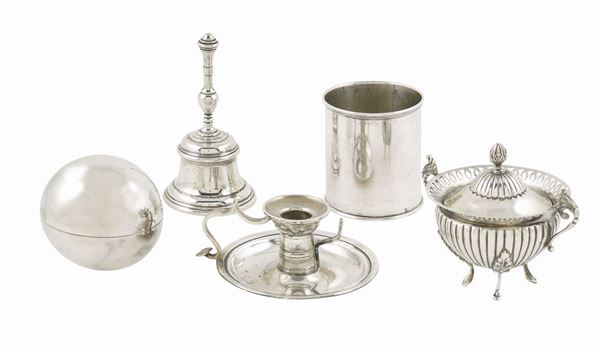 Cinque oggetti in argento 800
