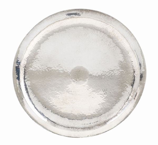 An important 800 silver circular plate  (Italy, 20th century)  - Auction Auction 34 - Colasanti Casa d'Aste