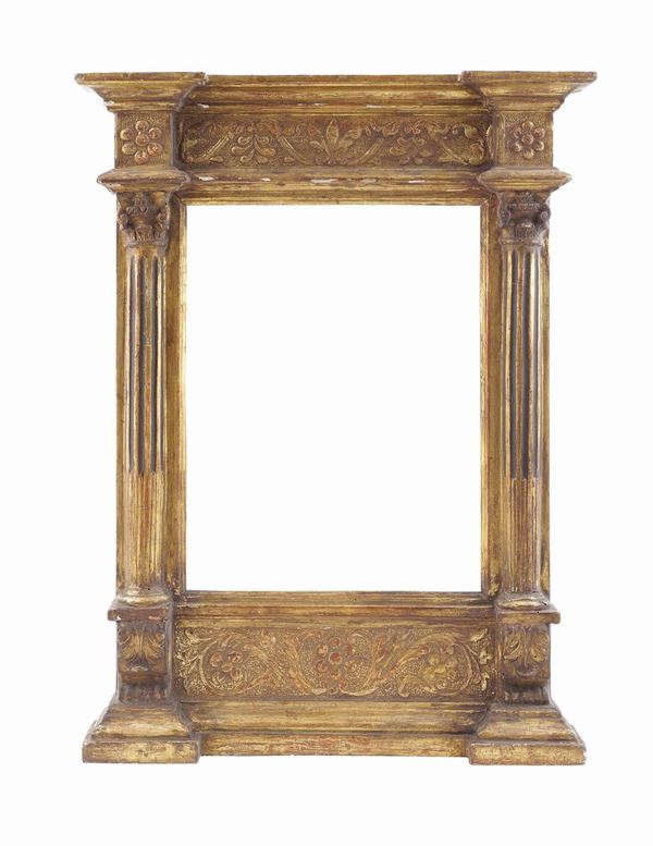 Cornice ad edicola in legno dorato