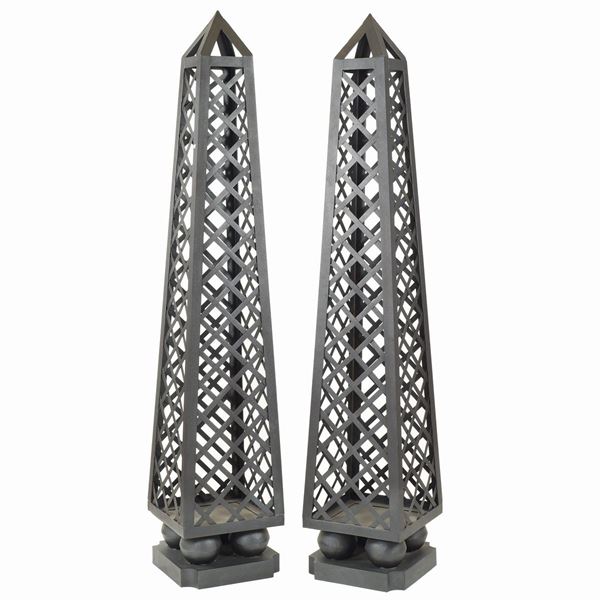 A pair of iron obelisks  (20th century)  - Auction Auction 34 - Colasanti Casa d'Aste