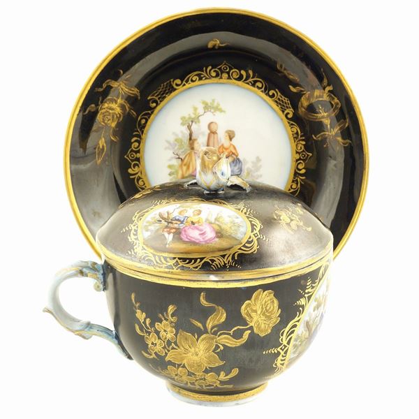 Tazza con coperchio in porcellana
