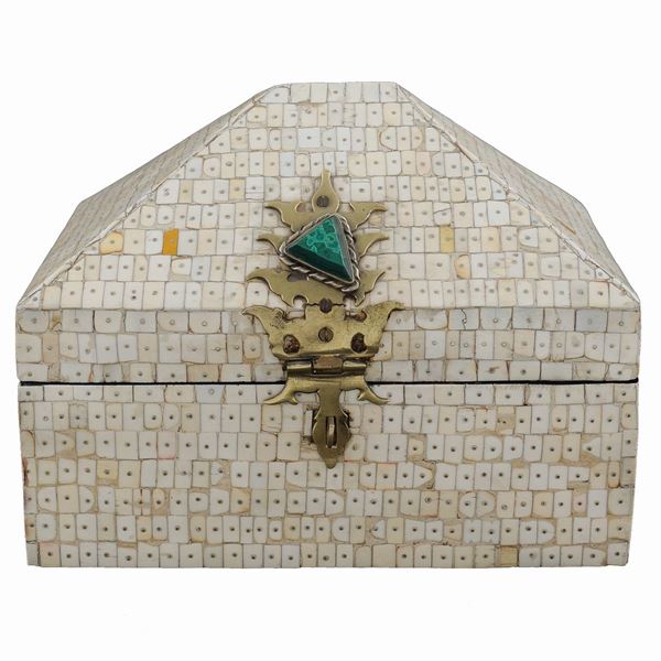 Cofanetto in legno, avorio e osso