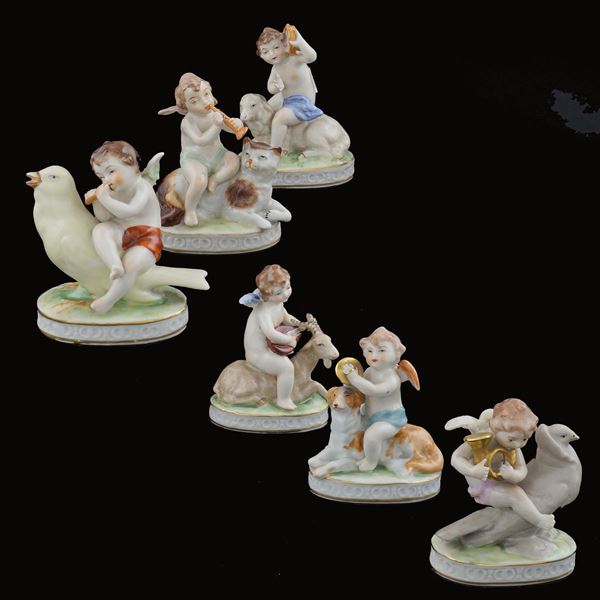 Sei putti musicanti in porcellana policroma