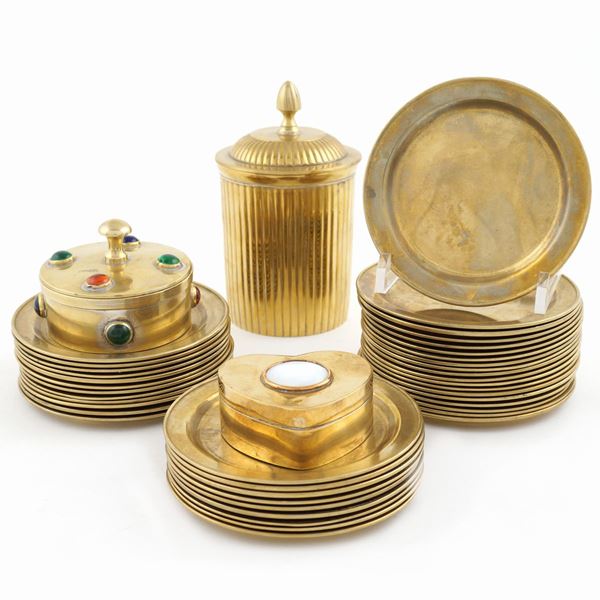 Collezione di 43 oggetti in metallo dorato  - Asta ASTA A TEMPO  - Colasanti Casa d'Aste