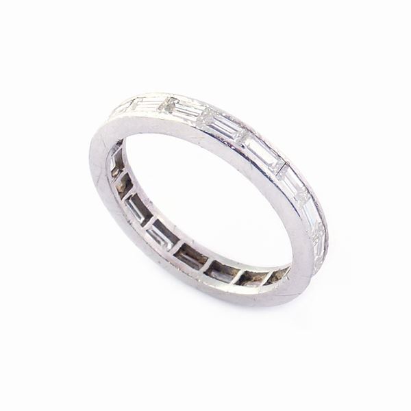 Anello fede in platino e diamanti