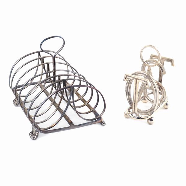 Two silverplate toast racks  (Great Britain, 20th century)  - Auction Online Christmas Auction - Colasanti Casa d'Aste