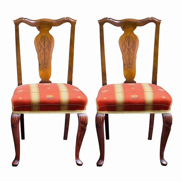 Coppia di sedie in legno tinto noce e radica