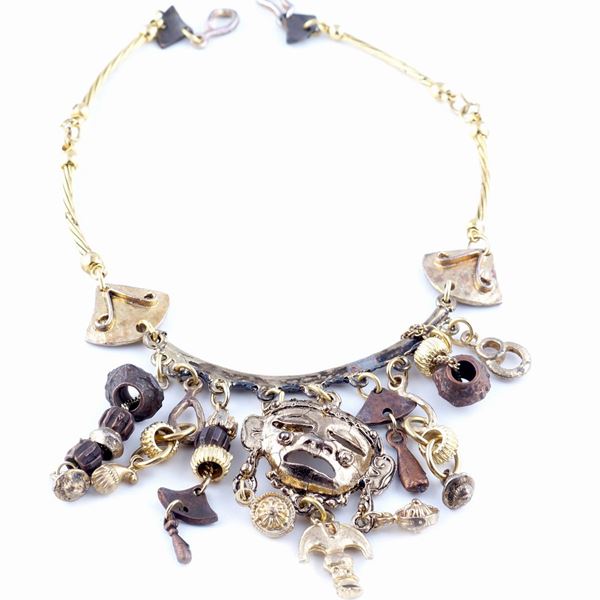 A gilt metal bijou vintage necklace