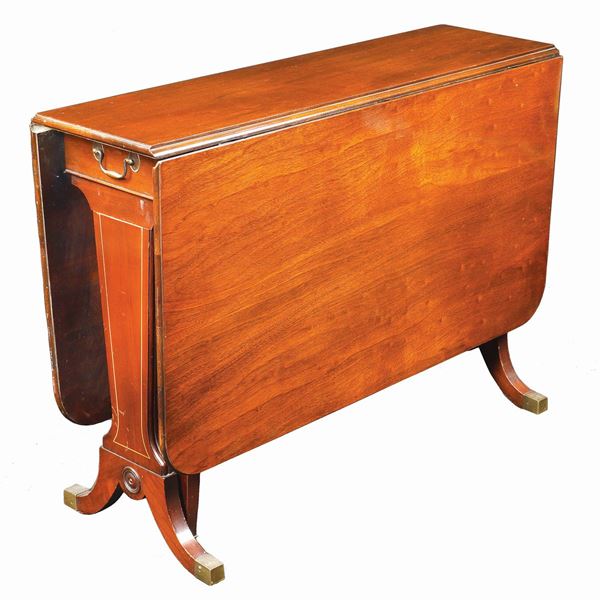 A mohagany bandelle table