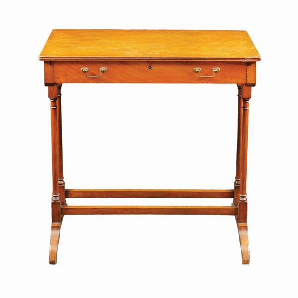 A mohagany table  (Great Britain, early 20th century)  - Auction Auction 34 - Colasanti Casa d'Aste