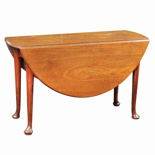A mohagany bandelle table