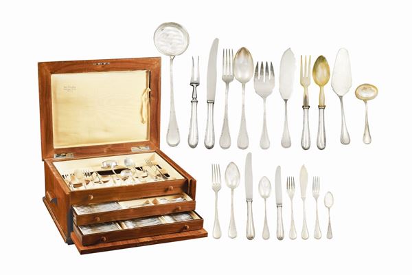 Servizio di 136 posate in argento 800