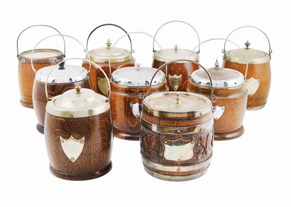 An oak and silverplate vintage biscuit caddy  (Great Britain, early 20th century)  - Auction Auction 34 - Colasanti Casa d'Aste