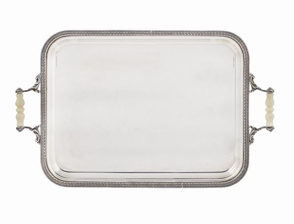 An 800 silver rectangular tray  (Italy, 20th century)  - Auction Auction 34 - Colasanti Casa d'Aste