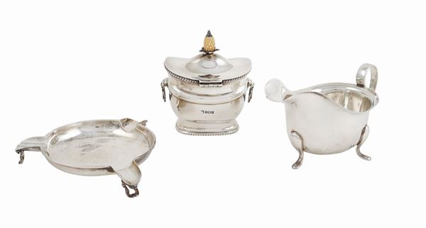 Gruppo di tre oggetti in argento  (Inghilterra, inizio XX Sec.)  - Asta ARGENTI DA COLLEZIONE  - Colasanti Casa d'Aste