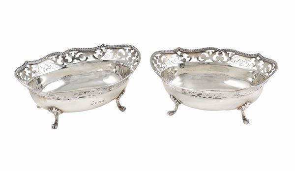 Coppia di cestini traforati in argento