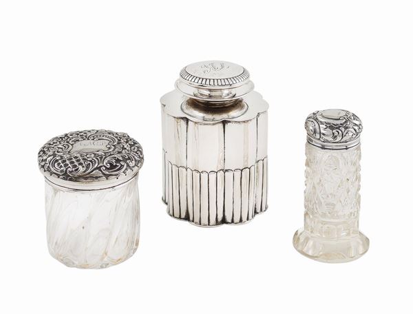 Tre contenitori  in argento e vetro  (manifatture diverse)  - Asta ARGENTI DA COLLEZIONE  - Colasanti Casa d'Aste