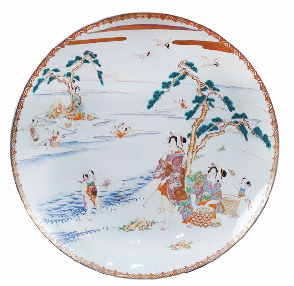 A polychromatic porcelain plate