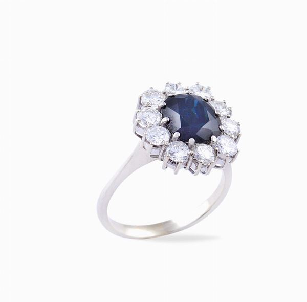 An 18kt white gold ring with natural sapphire