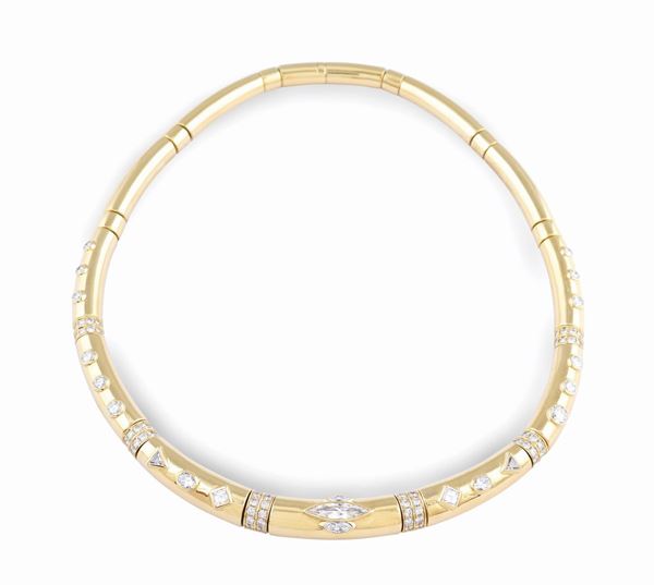 An 18kt gold necklace