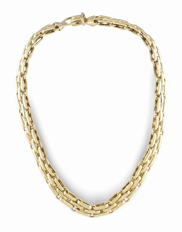An 18kt gold necklace