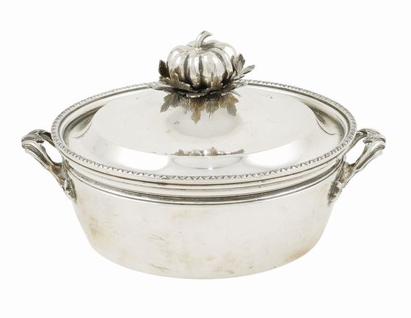 An 800 silver bean pot  (Milan, 20th century)  - Auction Auction 34 - Colasanti Casa d'Aste