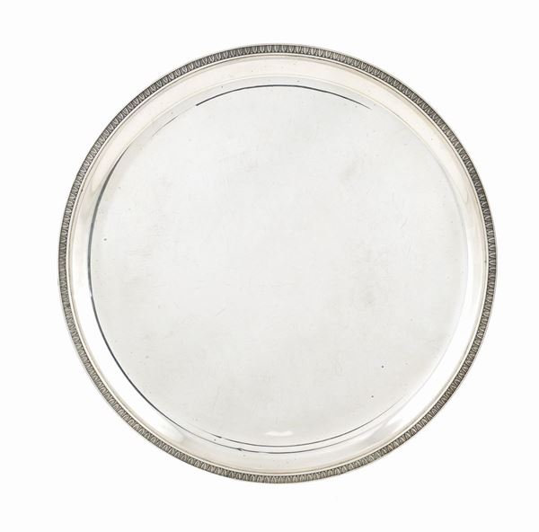 Vassoio circolare in argento 800  (Italia, XX Sec.)  - Asta ARGENTI DA COLLEZIONE  - Colasanti Casa d'Aste