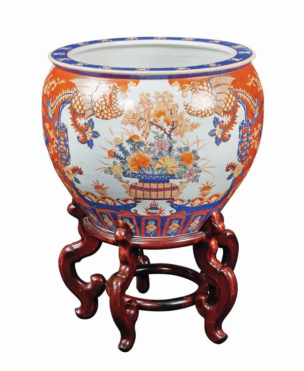 A polychromatic porcelain fish bowl
