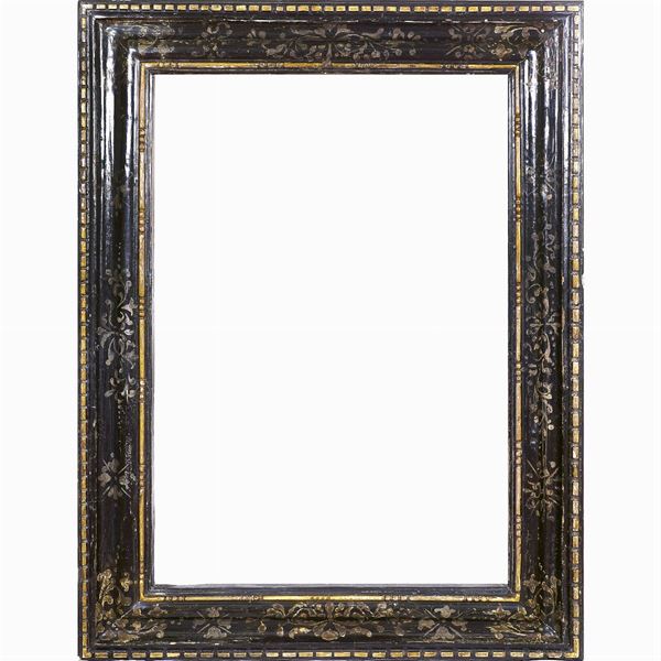 Grande cornice in legno laccato e dorato