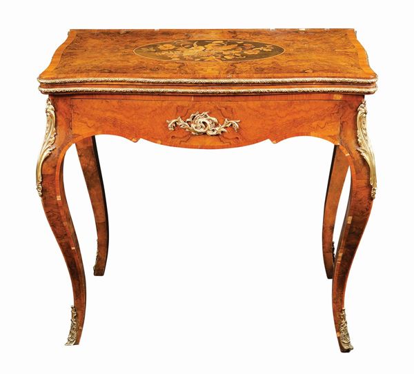 Tavolo da gioco in noce  (Inghilterra, fine del XIX Sec.)  - Asta ARGENTI DA COLLEZIONE  - Colasanti Casa d'Aste