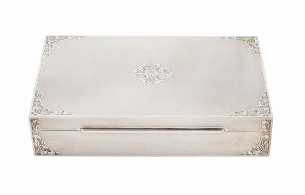 An 800 silver box  (Italy, half of 20th century)  - Auction Auction 34 - Colasanti Casa d'Aste
