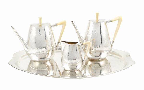 Servizio da the e caffè in argento 800 con vassoio  (Italia, XX Sec.)  - Asta ARGENTI DA COLLEZIONE  - Colasanti Casa d'Aste