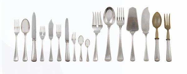 Servizio di 138 posate in argento 800