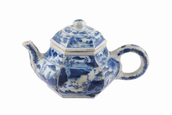 An hexagonal porcelain tea pot, Kangxi dynasty