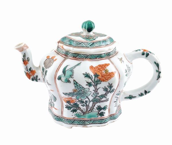 A porcelain teapot, Verde family