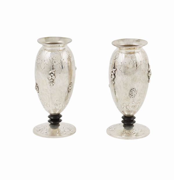 Coppia di vasi portafiori in argento 800