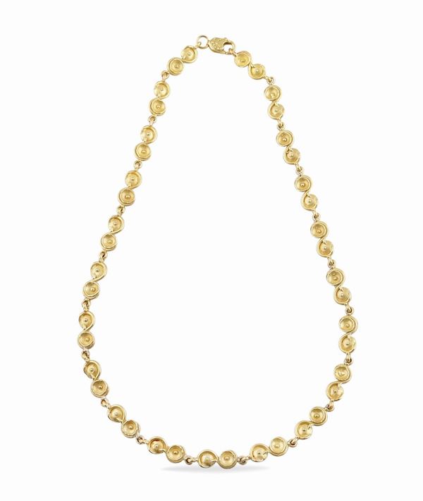 An 18kt gold necklace